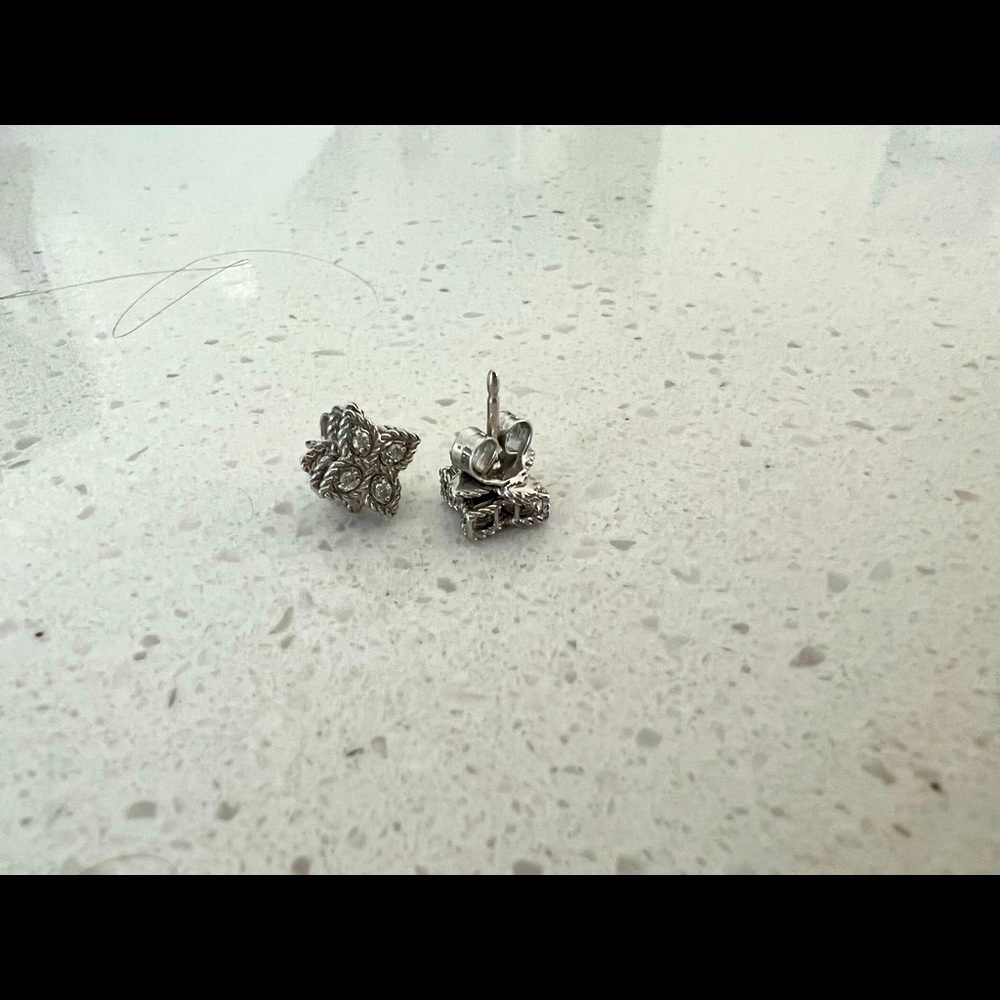 Diamond white gold earrings